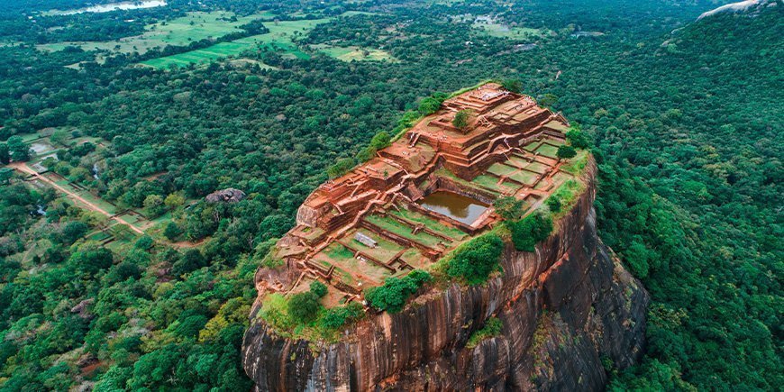 Sigiriya og de frodige omgivelsene