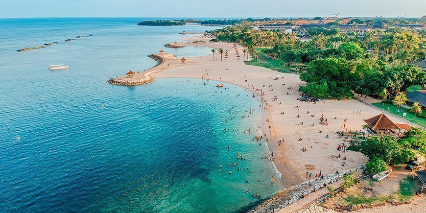 Utsikt over Balis vakre strand Sanur - sett ovenfra