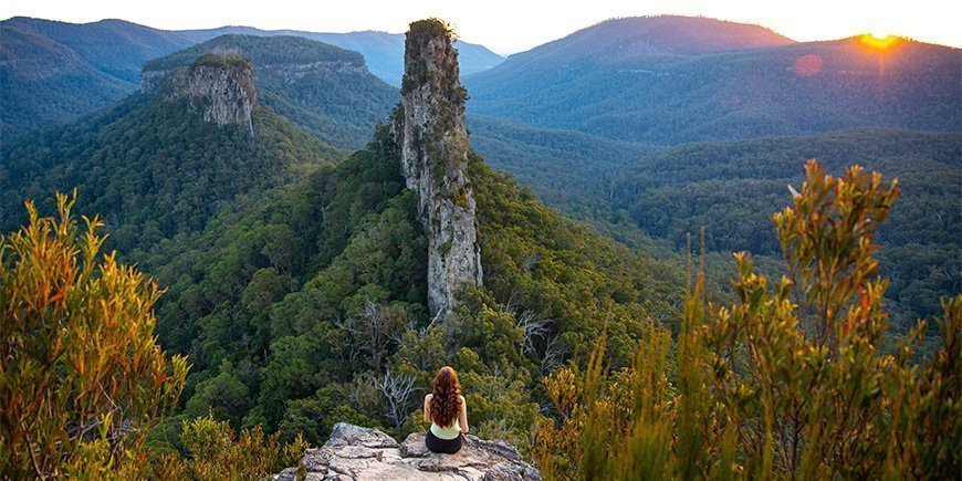 Kvinner beundrer solnedgangen i Blue Mountains i Australia