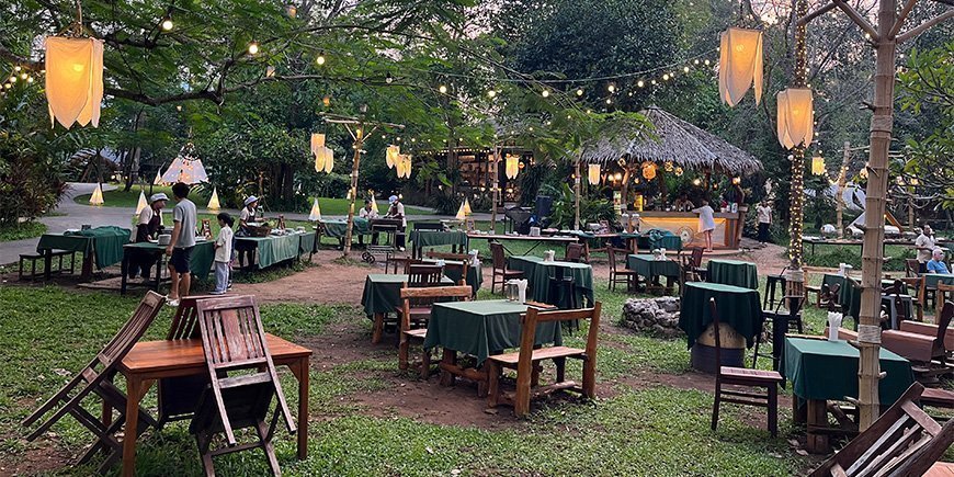 Hyggelig område hvor vi spiste middag under lykter