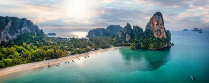 Panoramautsikt over Railay-stranden i Krabi, Thailand