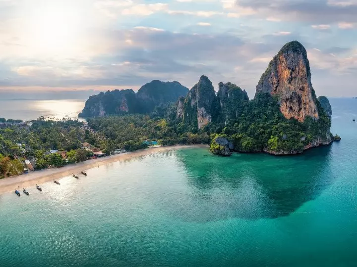 Panoramautsikt over Railay-stranden i Krabi, Thailand