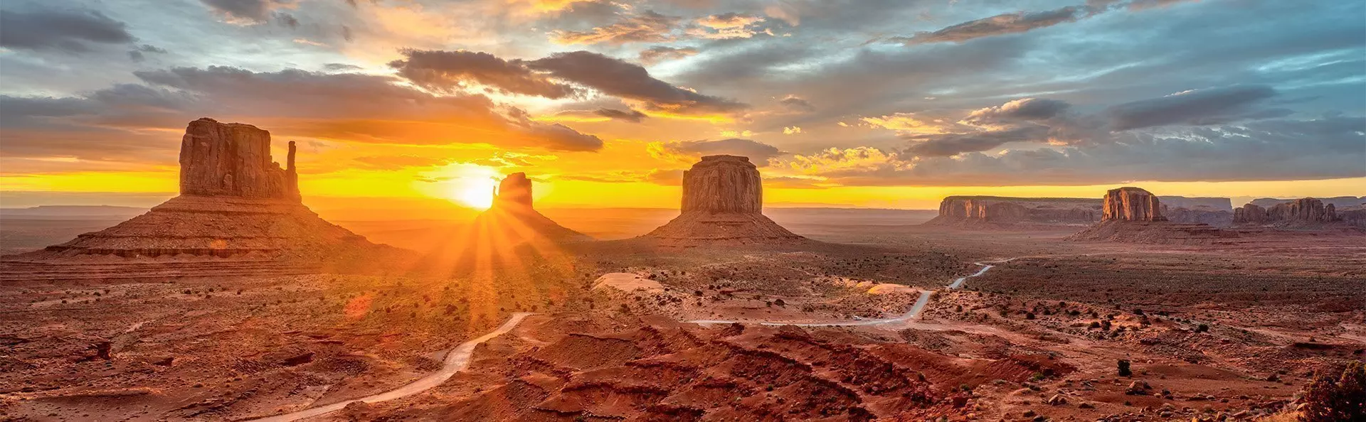 Soloppgang ved Monument Valley i Arizona, USA